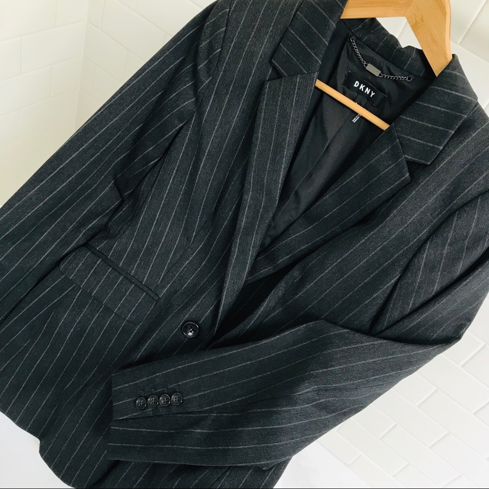 DKNY women’s dark charcoal pinstriped blazer-Size6